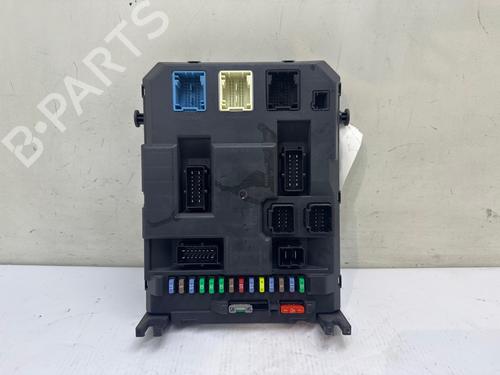 Used Fuse box Fuse box 38476134 38476134