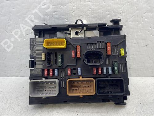 Used Fuse box Fuse box 22832828 22832828