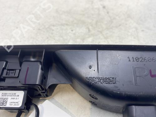 right-rear-window-switch-renault-arkana-i-lcm_-ldn_-2019-27924549 main image