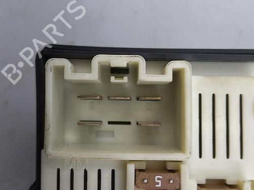 Used Fuse box Fuse box 22825698 22825698