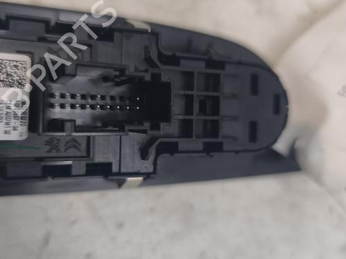 Left front window switch PEUGEOT 208 II (UB_, UP_, UW_, UJ_) 1.5 BlueHDI 100 | BP27238309I27 