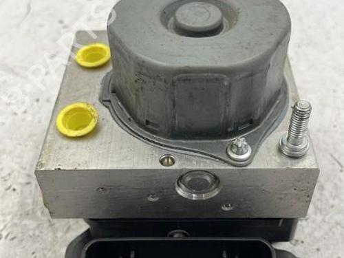 Used ABS pump ABS pump RENAULT CAPTUR I (J5_, H5_) 1.5 dCi 90 (J5N4, J5M5, J5MW, J5M6, J5AL, J5AJ) (90 hp) 22835611 22835611