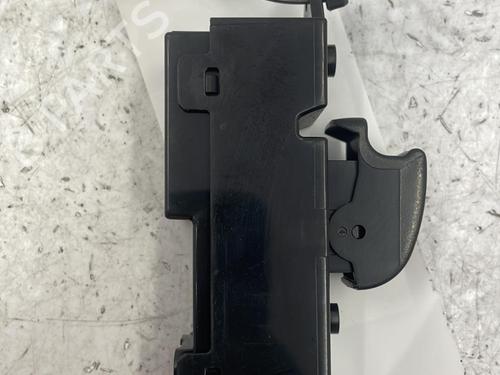 Used Right front window switch Right front window switch CITROËN C-CROSSER (VU_, VV_) 2.2 HDi (156 hp) 22829989 22829989