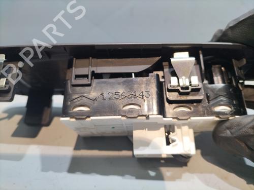 Left front window switch PEUGEOT 308 II (LB_, LP_, LW_, LH_, L3_) 1.5 BlueHDi 130 | BP29377306I27 