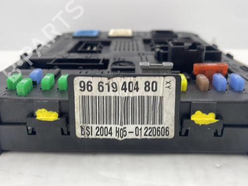 Used Fuse box Fuse box 31880270 31880270