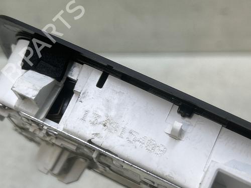 interior-roof-light-renault-trafic-iii-van-fg_-2014-40516137 main image