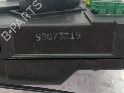 Used Fuse box Fuse box 22844860 22844860