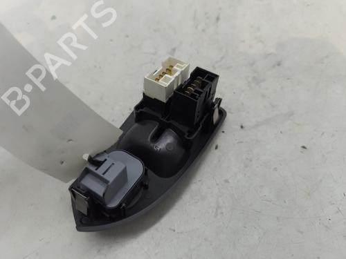 Used Left front window switch Left front window switch RENAULT MEGANE II Estate (KM0/1_) [2003-2012] 30379140 30379140