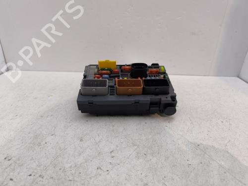 Sikringsdåse PEUGEOT 5008 (0U_, 0E_) 1.6 HDi (110 hp) 30200275