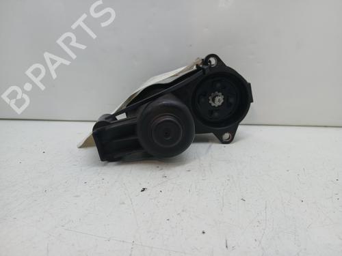 Used Electric handbrake BMW 5 Touring (F11) 518 d (150 hp) 30899095