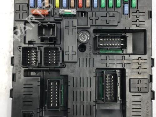 Used Fuse box Fuse box 22831908 22831908