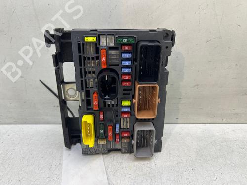 Used Fuse box Fuse box 38921793 38921793