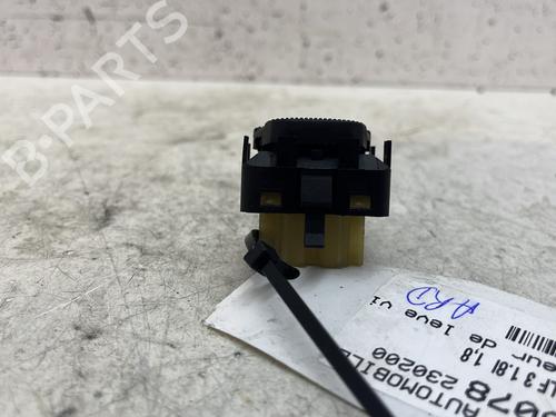 Used Right rear window switch Right rear window switch VW GOLF III (1H1) 1.8 (90 hp) 28531799 28531799