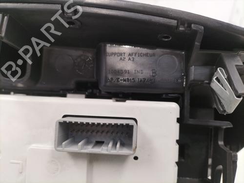 display-monitor-renault-megane-iii-hatchback-bz01_-b3_-2008-23830861 main image