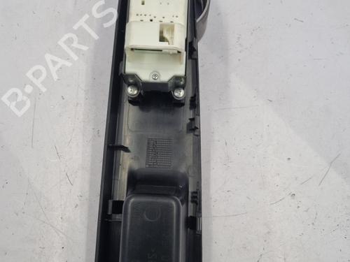 Used Switch Switch TOYOTA YARIS (_P13_) 1.5 Hybrid (NHP130_, NHP130) (101 hp) 22827369 22827369