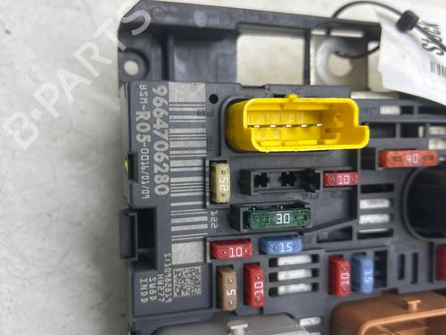 Used Fuse box Fuse box 38326561 38326561