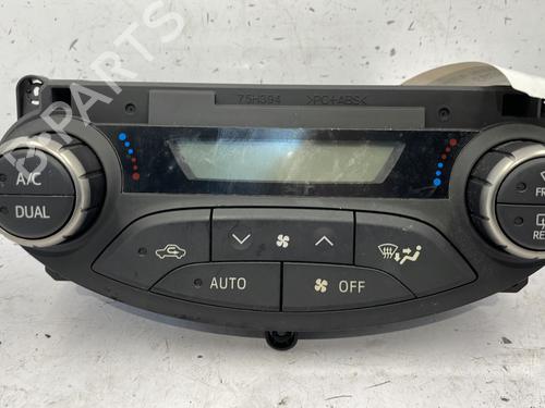 Used Climate control TOYOTA YARIS (_P13_) 1.5 Hybrid (NHP130_, NHP130) (101 hp) 22847507