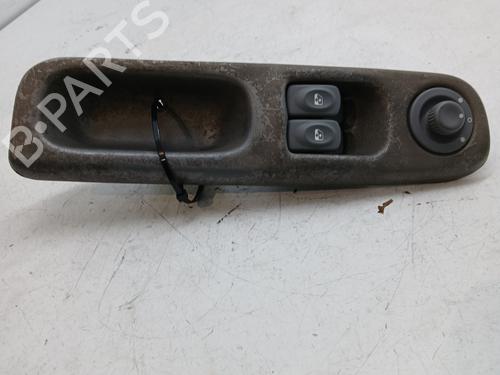 Used Left front window switch RENAULT TWINGO I (C06_) 1.2 16V (C06C, C06D, C06K) (75 hp) 31582140
