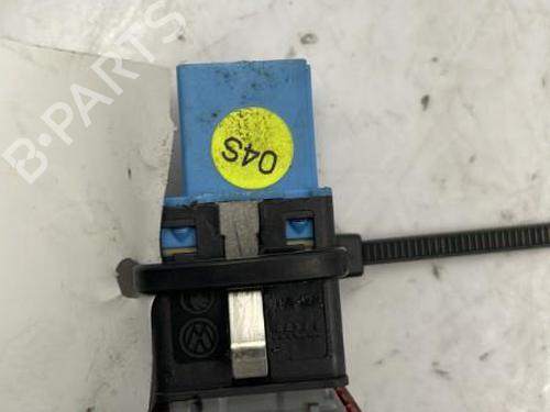 Used Warning switch VW POLO V (6R1, 6C1) 1.2 TSI 16V (90 hp) 22831637