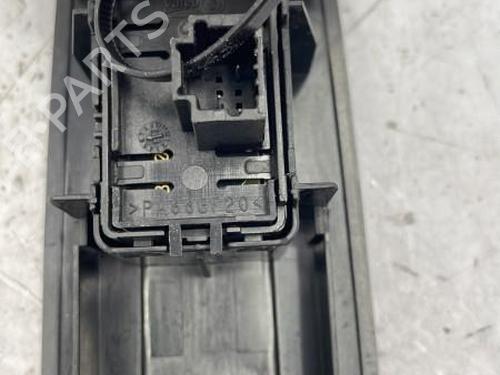 Used Right front window switch RENAULT MEGANE III Grandtour (KZ0/1) 1.5 dCi (KZ09, KZ0D, KZ1G, KZ29, KZ14, KZ1W, KZ10, KZ1F,... (110 hp) 22834125