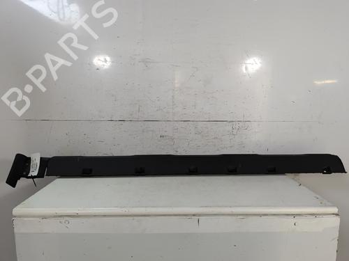 Używane Próg prawy DACIA DUSTER (HM_) 1.2 TCe 125 (HMMA) (125 hp) 30134829