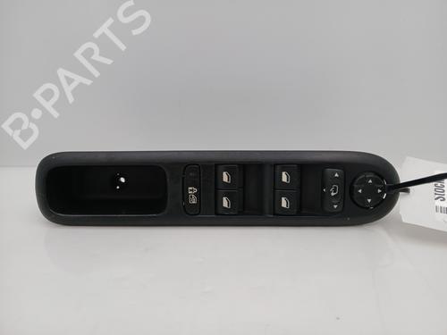 Used Left front window switch PEUGEOT 5008 (0U_, 0E_) 2.0 HDi (163 hp) 31581652