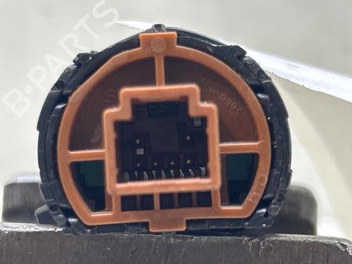 switch-nissan-note-e12-2012-40077768 main image