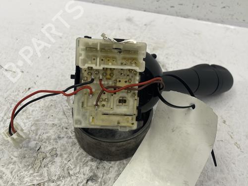 switch-nissan-nv300-van-x82-2016-25280573 main image