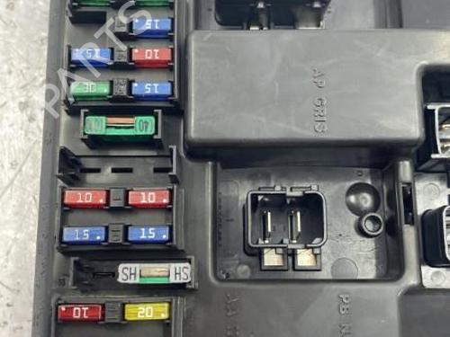 Used Fuse box Fuse box 22842646 22842646