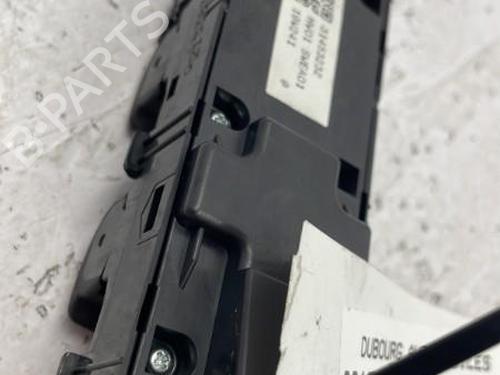 switch-volvo-v40-hatchback-525-2012-2013-2014-2015-2016-2017-2018-2019-23978576 main image