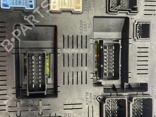 Used Fuse box Fuse box 22831322 22831322