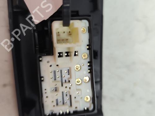 Used Right rear window switch Right rear window switch TOYOTA AURIS Estate (_E18_) 1.8 Hybrid (ZWE186_, ZWE186R, ZWE186H) (136 hp) 28118024 28118024