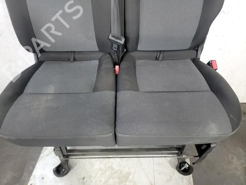 Used Right front seat Right front seat RENAULT MASTER III Van (FV) 2.3 dCi 135 FWD (FV0N, FV08, FV06, FV00, FV1S) (136 hp) 25996536 25996536