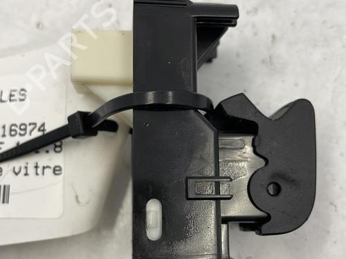 Used Right rear window switch Right rear window switch TOYOTA AURIS (_E18_) 1.8 Hybrid (ZWE186_, ZWE186R) (136 hp) 22829662 22829662