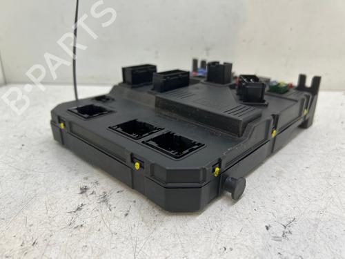 Used Fuse box Fuse box 37263337 37263337