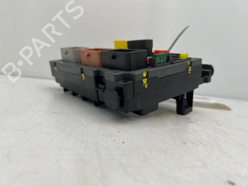 Used Fuse box Fuse box 39242004 39242004
