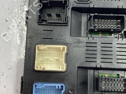 Used Fuse box Fuse box 22841585 22841585