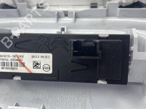 Interior roof light PEUGEOT 3008 II SUV (MC_, MR_, MJ_, M4_) 1.5 BlueHDi 130 | BP22843284I8
