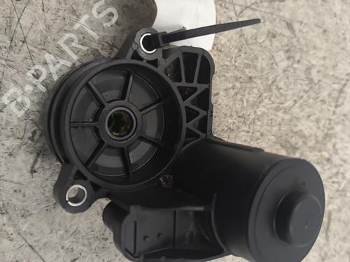Used Electric handbrake VW GOLF VII (5G1, BQ1, BE1, BE2) 1.6 TDI (105 hp) 24663909