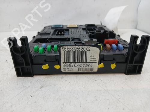 Fuse box PEUGEOT 5008 (0U_, 0E_) 2.0 HDi | BP29834101E1 