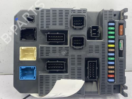 Used Fuse box Fuse box 22843768 22843768