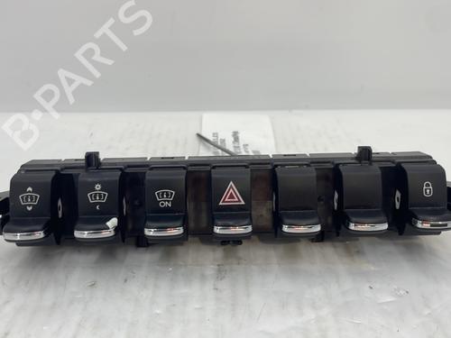 Used Warning switch PEUGEOT 3008 I MPV (0U_) 2.0 HDi Hybrid4 (0URHCA) (200 hp) 31643212