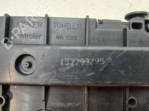 Used Fuse box Fuse box 39599988 39599988