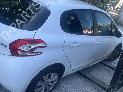 Brugte PEUGEOT 208 I (CA_, CC_) 1.2 VTI 82 (82 hp) 4290509