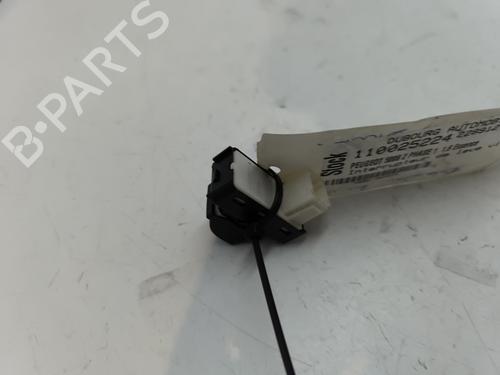 Used Right front window switch Right front window switch PEUGEOT 5008 II (MC_, MJ_, MR_, M4_) 1.6 THP 165 (M45GZW, M45GYW, M45GYV) (165 hp) 27837530 27837530