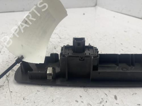 Used Right rear window switch Right rear window switch RENAULT MEGANE III Grandtour (KZ0/1) 1.5 dCi (KZ09, KZ0D, KZ1G, KZ29, KZ14, KZ1W, KZ10, KZ1F,... (110 hp) 22837946 22837946