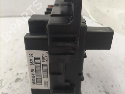Used Fuse box Fuse box 22845210 22845210