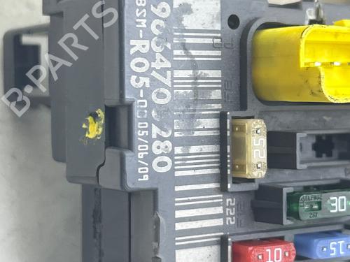 Used Fuse box Fuse box 37032038 37032038