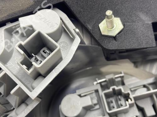 right-taillight-volvo-c30-533-2006-2007-2008-2009-2010-2011-2012-2013-31852279 main image