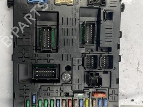 Used Fuse box Fuse box 22834831 22834831